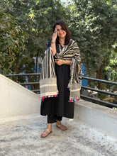 Stripe Mul Tassel Duppatta